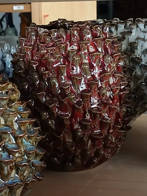 Des Pots - Egg vaas met rood geglazuurde paddenstoeltjes 16 cm - Schreuder - kraan.shop