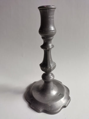 S&K kandelaars - Tinnen kandelaar, Nederland, gestempeld engel met trompet - Schreuder - kraan.shop