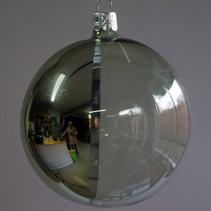 Goodwill-Spiegelende bal, half open, half verzilverd,10 cm - Schreuder-kraan.shop