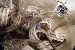 Goodwill-Transparante glazen bal met bladmuziek, 8 cm. - Schreuder-kraan.shop