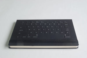 "Handwriting beats keyboard" A5 notitieboek Keyboard - Schreuder-kraan.shop