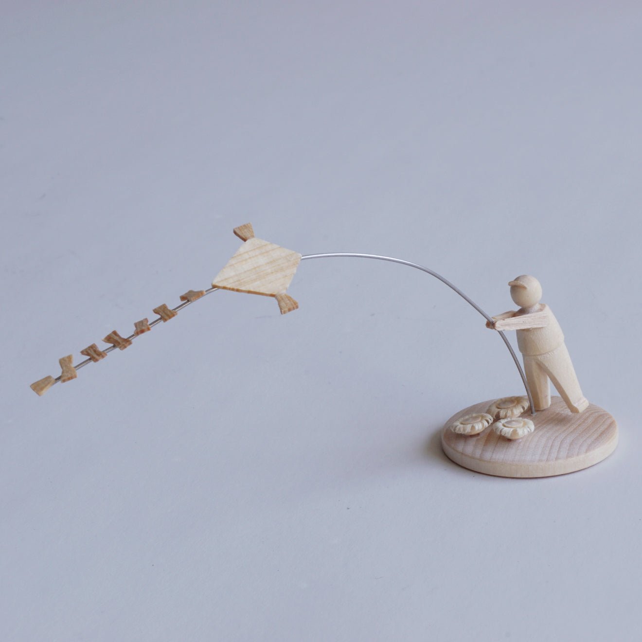 Houten miniatuur van een vliegeraar - Schreuder-kraan.shop