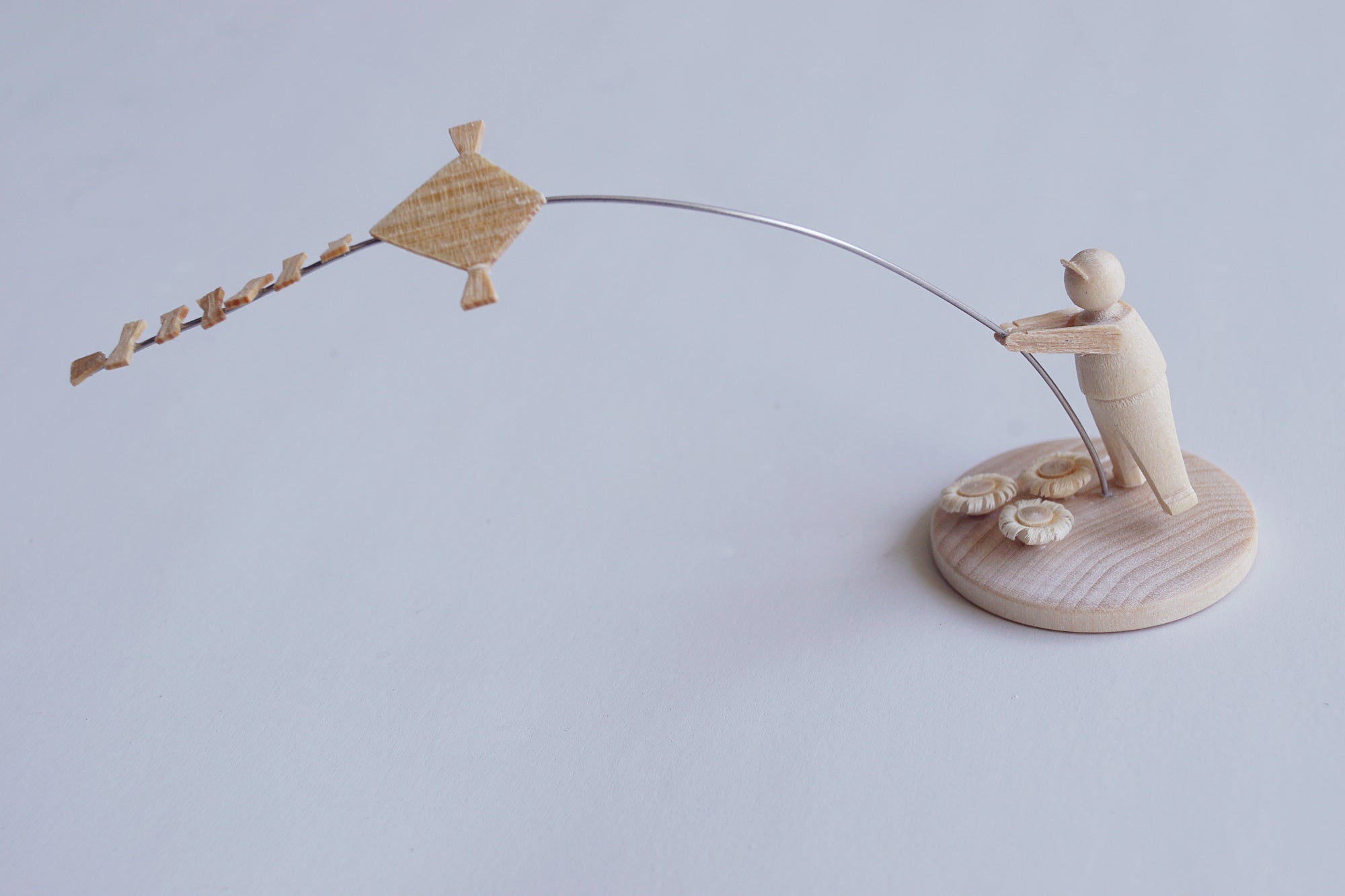 Houten miniatuur van een vliegeraar - Schreuder-kraan.shop