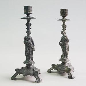 S&K kandelaars-Twee Franse, elegante, 19de eeuwse kandelaars met een voorstelling van de muzen, ca. 1870 - Schreuder-kraan.shop