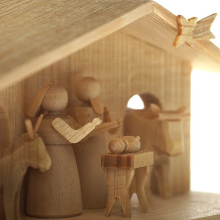 S&K houten miniaturen-Een houten miniatuur van de Heilige Familie in de kerststal - Schreuder-kraan.shop